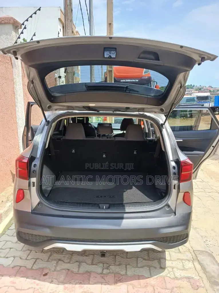 Kia Seltos 2023 Gris