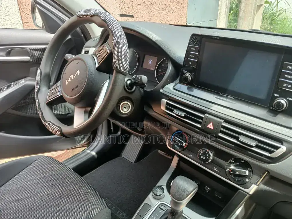Kia Seltos 2023 Gris