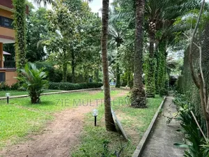 14chbre Villa dans Zié, Cocody à Vendre