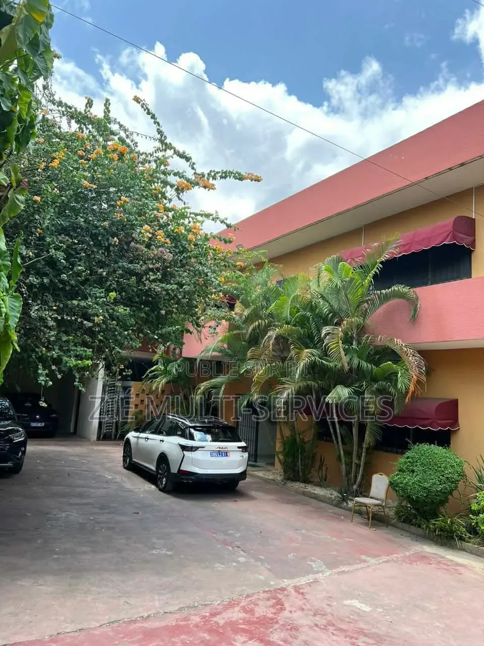 14chbre Villa dans Zié, Cocody à Vendre