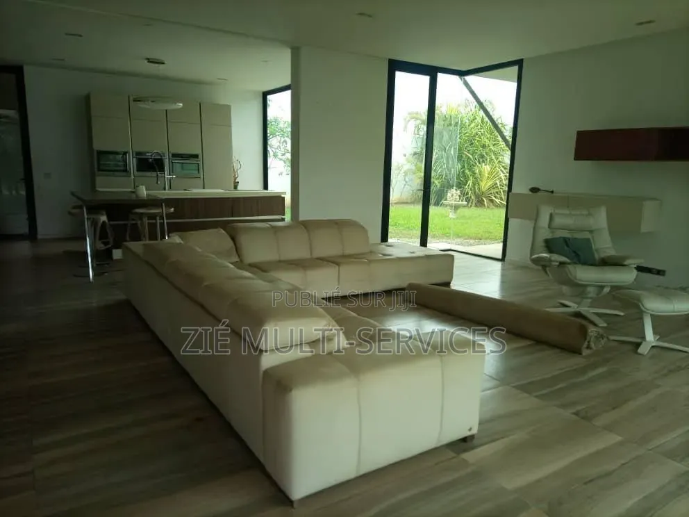 Meublé 18chbre Duplex dans Zié Multi-Service, Cocody à Vendre