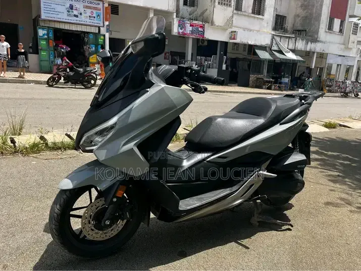 Nouveau Yamaha YBR125 2025 Noir