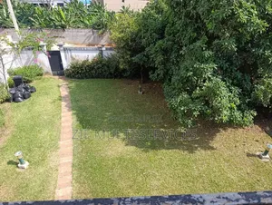 Meublé 8chbre Villa dans Zié Multi-Service, Cocody à Vendre