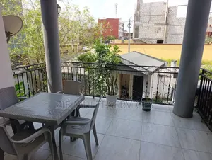 Meublé 8chbre Villa dans Zié Multi-Service, Cocody à Vendre