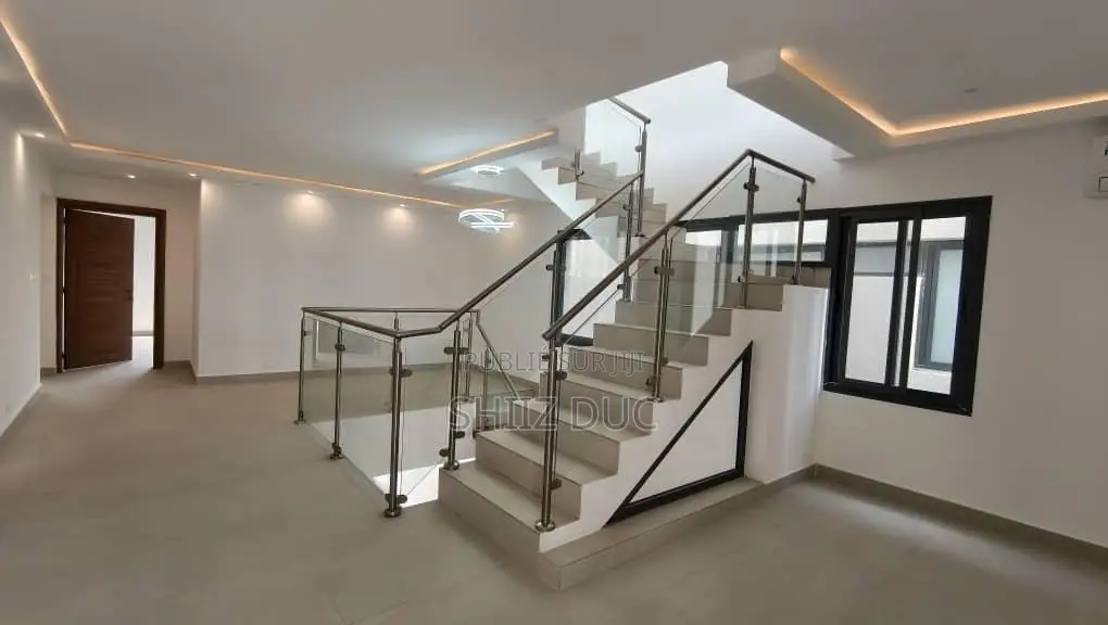 4chbre Villa dans Duc Mohamed, Cocody à Vendre