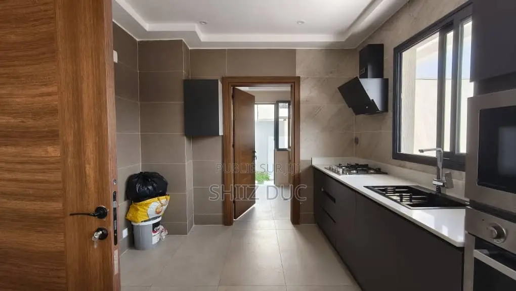 4chbre Villa dans Duc Mohamed, Cocody à Vendre