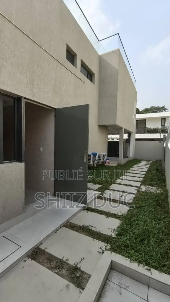 4chbre Villa dans Duc Mohamed, Cocody à Vendre