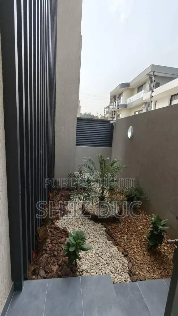 4chbre Villa dans Duc Mohamed, Cocody à Vendre