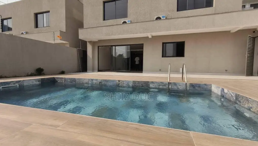 4chbre Villa dans Duc Mohamed, Cocody à Vendre
