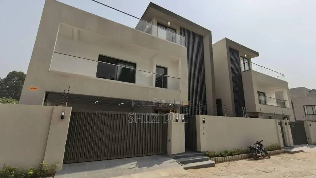 4chbre Villa dans Duc Mohamed, Cocody à Vendre