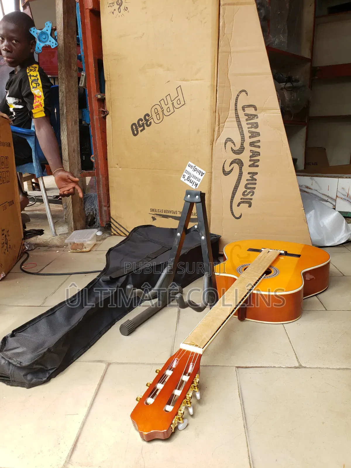 Guitare Acoustic Avec Stand
