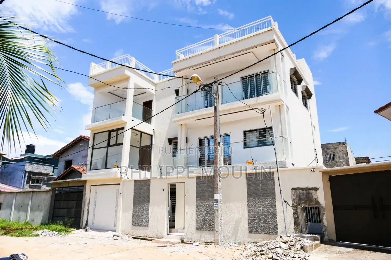 4chbre Villa dans Modeste, Grand-Bassam à Vendre