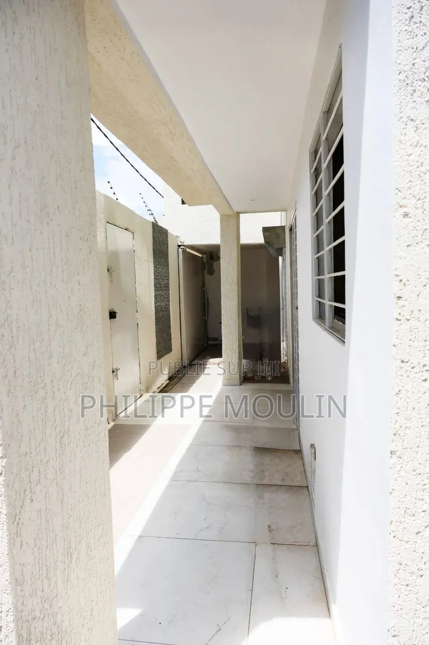4chbre Villa dans Modeste, Grand-Bassam à Vendre