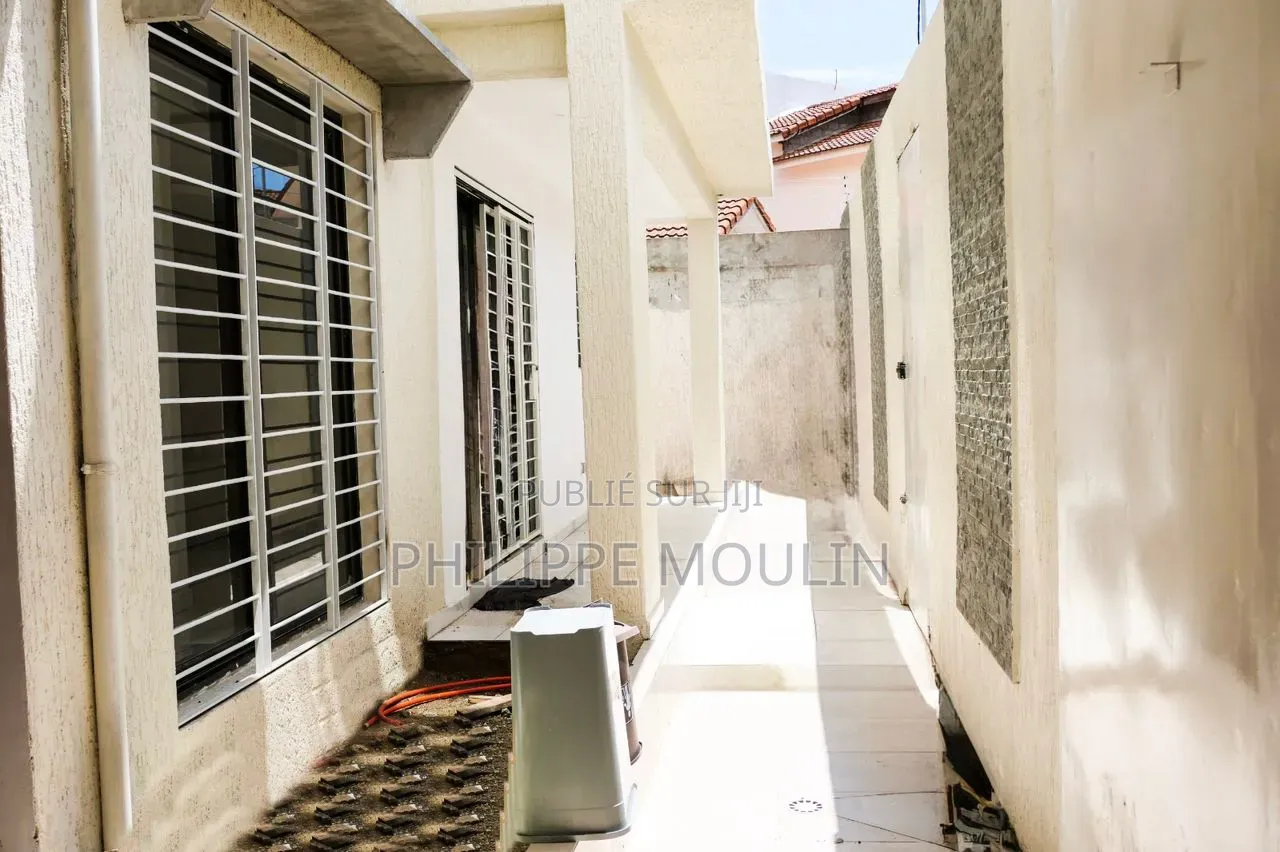 4chbre Villa dans Modeste, Grand-Bassam à Vendre