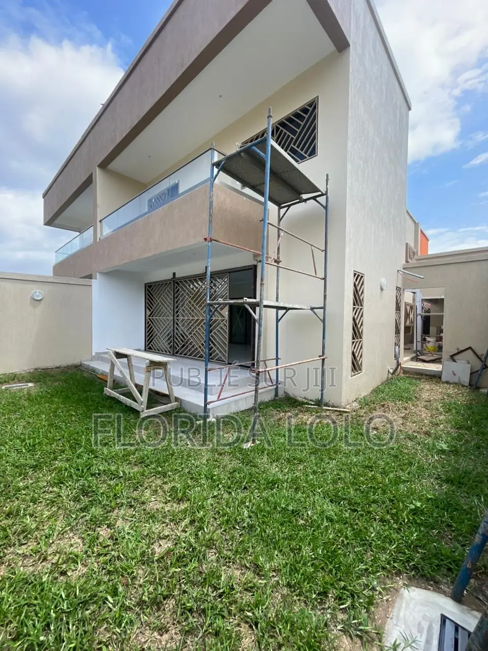 4chbre Duplex dans Florida Lolo, Cocody à Louer