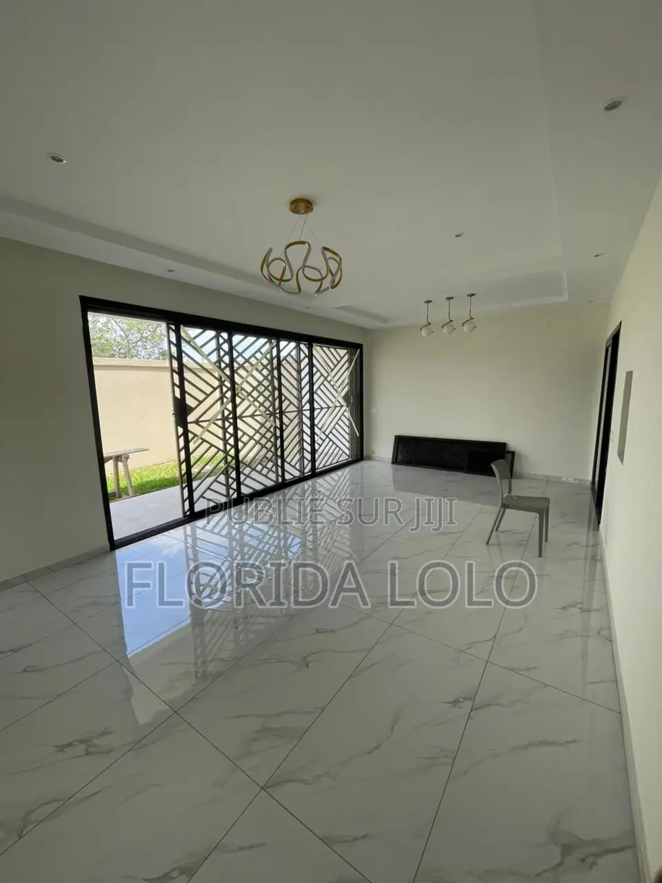 4chbre Duplex dans Florida Lolo, Cocody à Louer