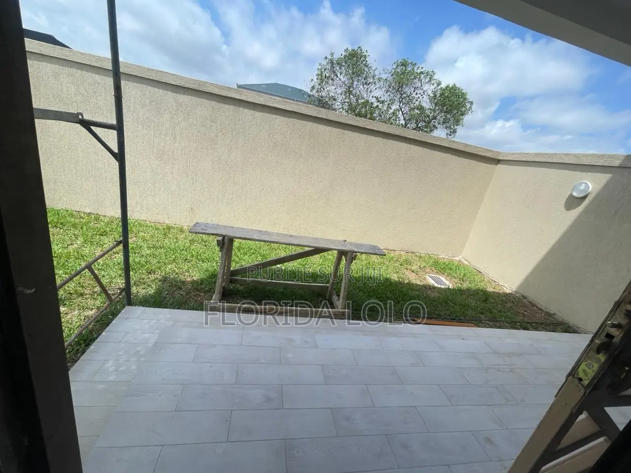 4chbre Duplex dans Florida Lolo, Cocody à Louer