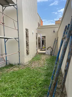 4chbre Duplex dans Florida Lolo, Cocody à Louer