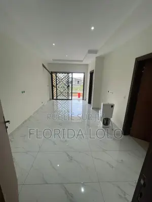 4chbre Duplex dans Florida Lolo, Cocody à Louer
