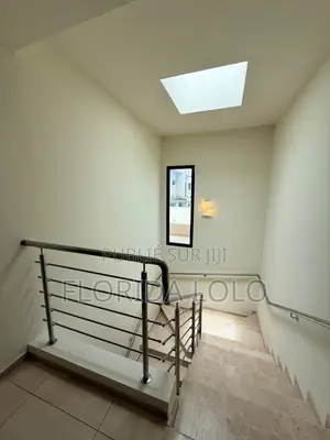 4chbre Duplex dans Florida Lolo, Cocody à Louer