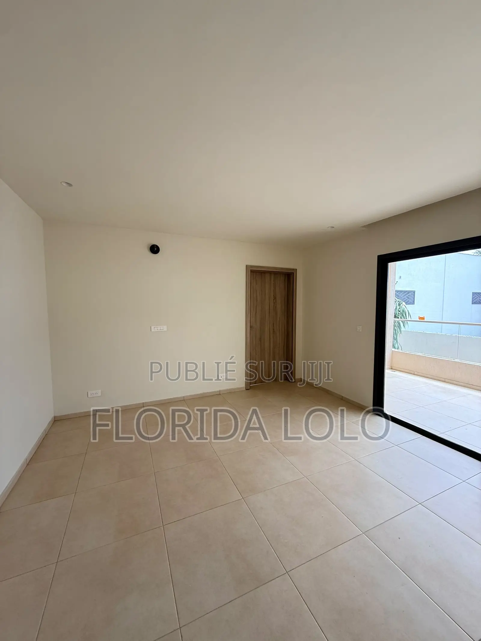 4chbre Duplex dans Florida Lolo, Cocody à Louer