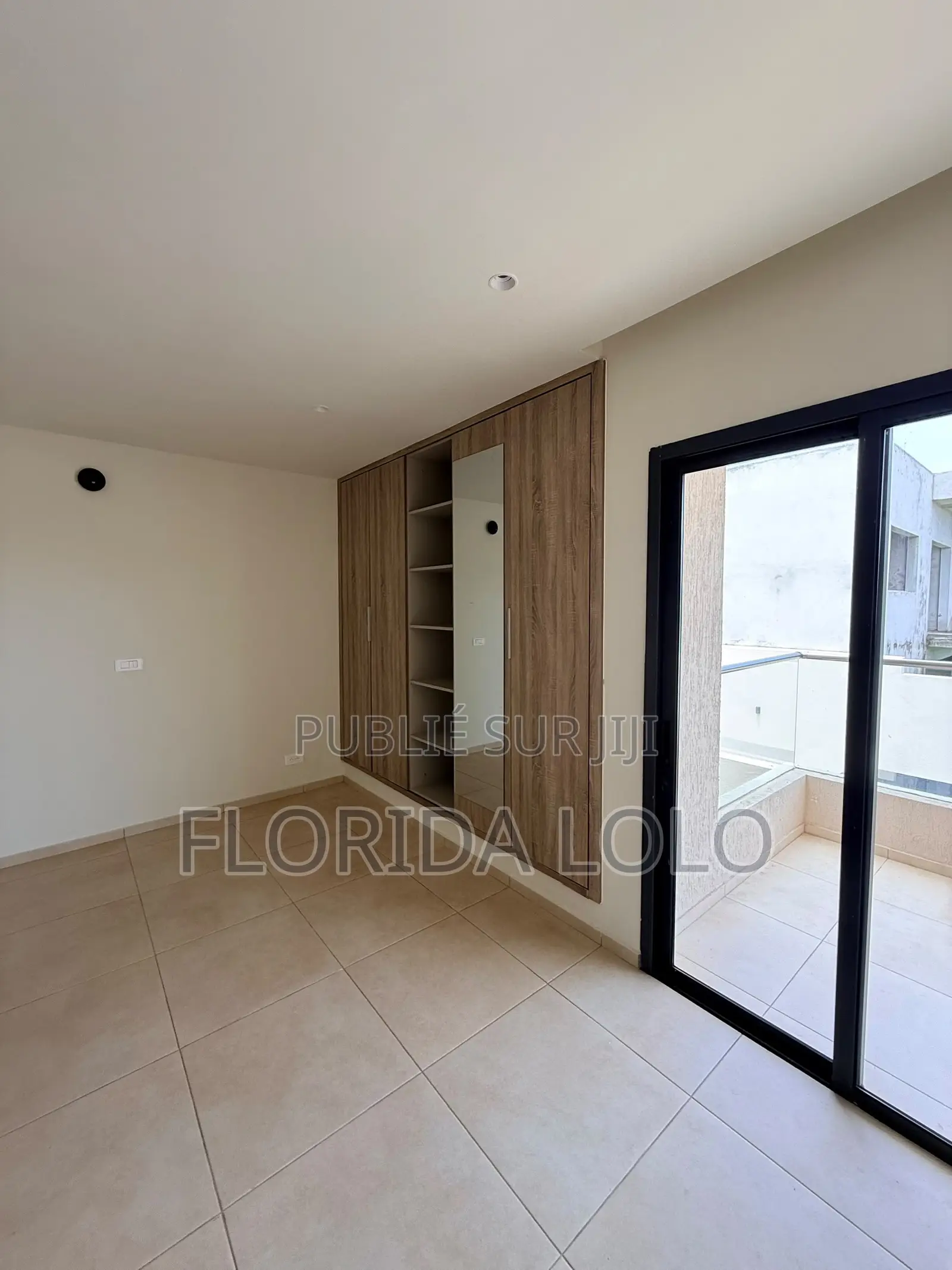 4chbre Duplex dans Florida Lolo, Cocody à Louer