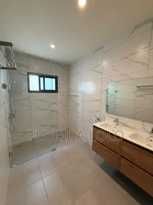 4chbre Duplex dans Florida Lolo, Cocody à Louer