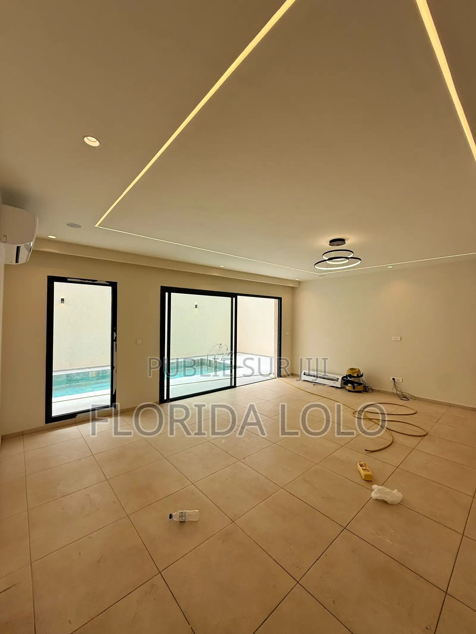 4chbre Duplex dans Florida Lolo, Cocody à Louer