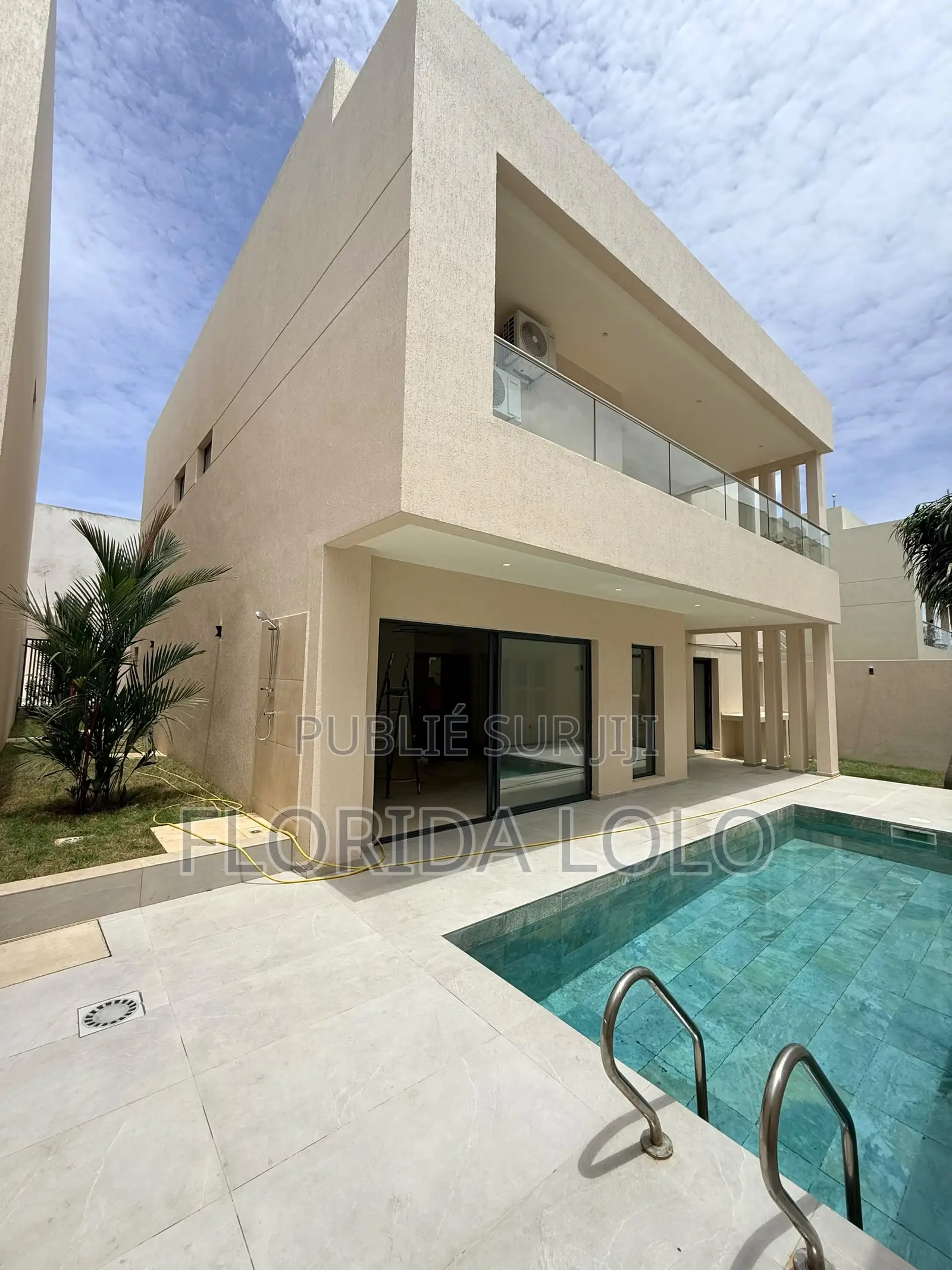 4chbre Duplex dans Florida Lolo, Cocody à Louer
