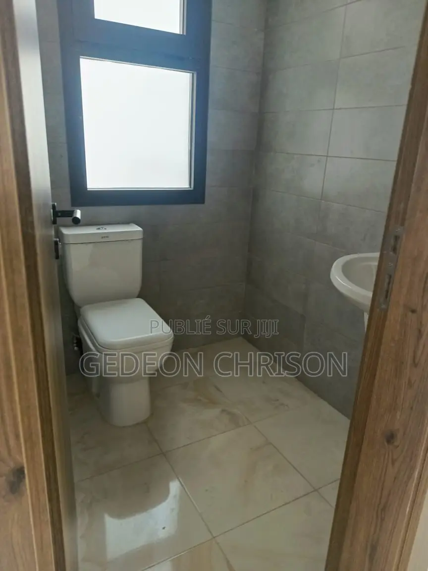 3chbre Appartement dans Cocody à Vendre