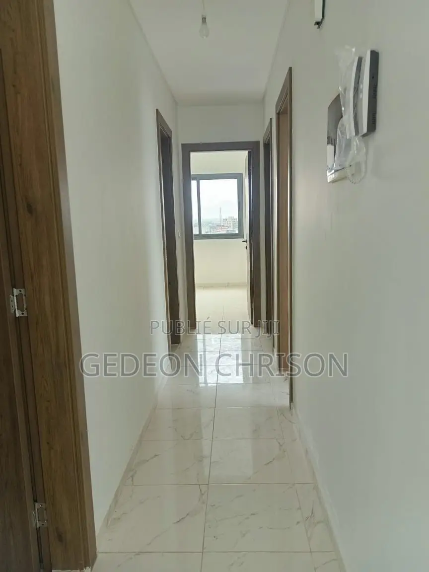 3chbre Appartement dans Cocody à Vendre