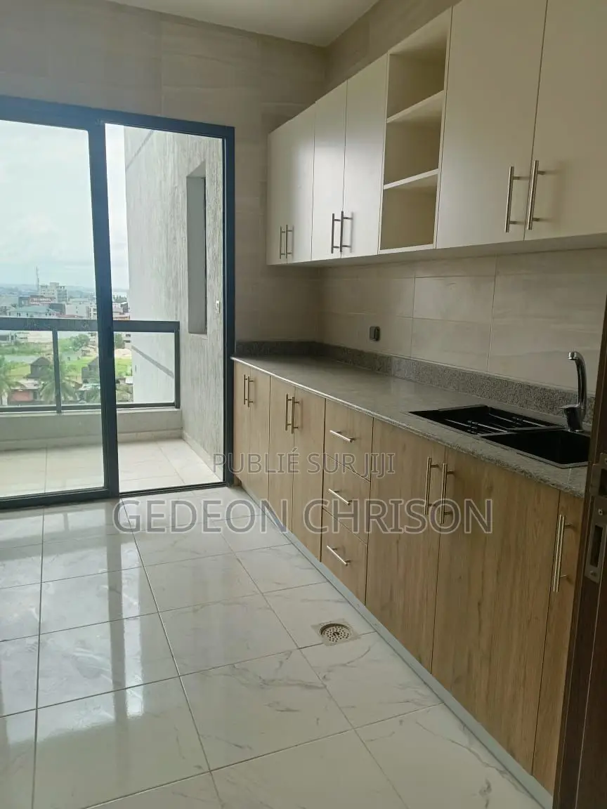 3chbre Appartement dans Cocody à Vendre