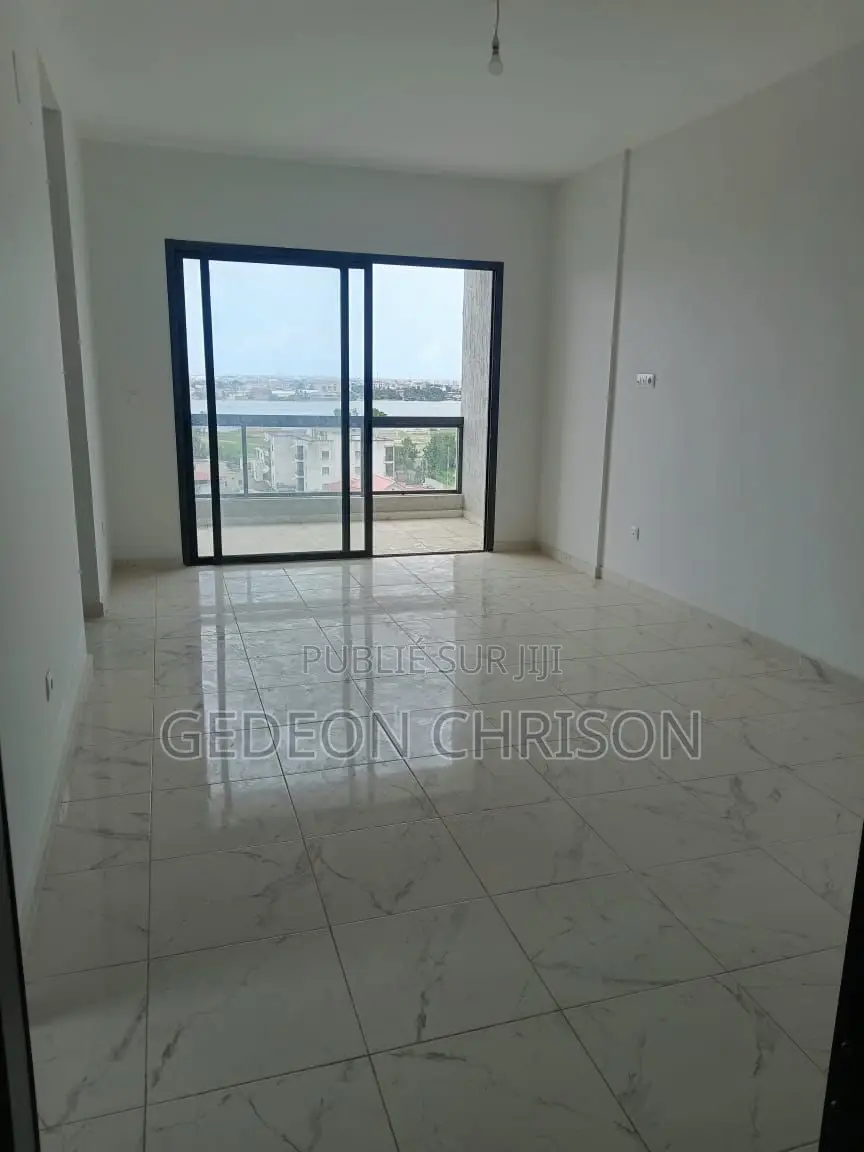 3chbre Appartement dans Cocody à Vendre