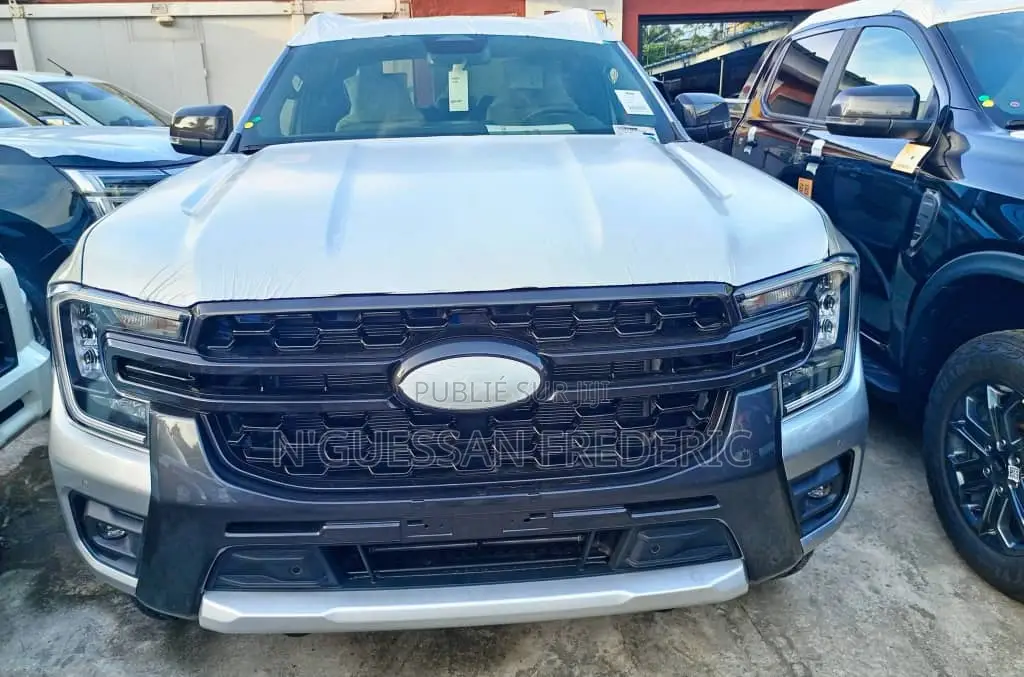 Nouveau Ford Ranger 2025 Gris