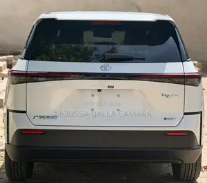 Nouveau Toyota bZ4X 2025 Blanc