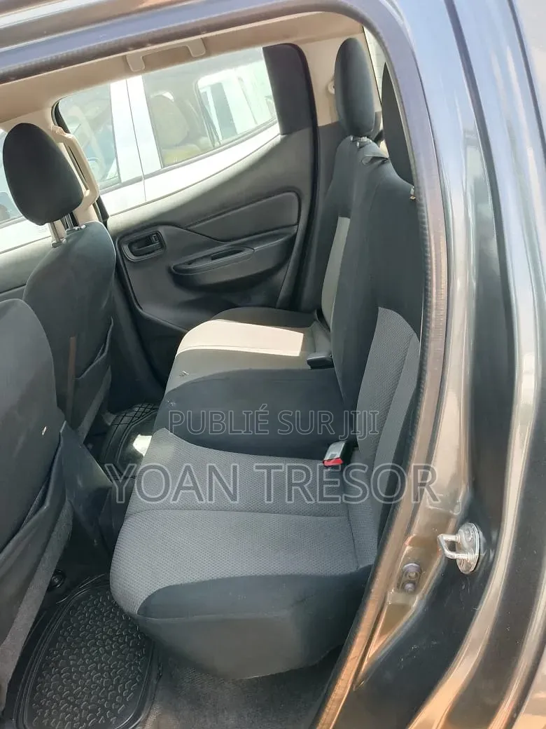 Mitsubishi L200 2020 Gris