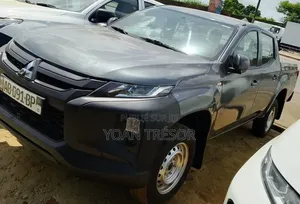 Mitsubishi L200 2020 Gris