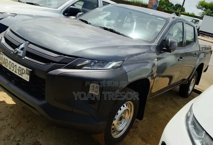 Mitsubishi L200 2020 Gris