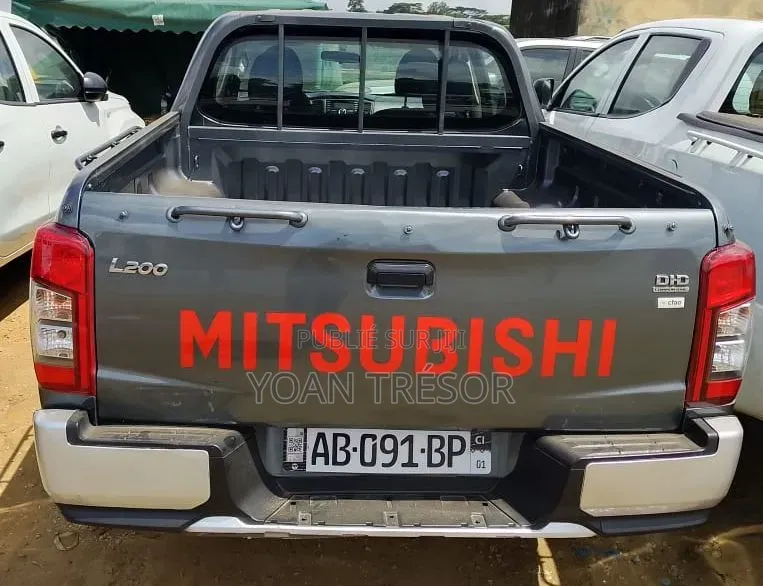Mitsubishi L200 2020 Gris