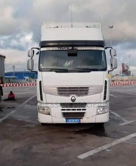 Location Camion Carrosserie 35 Tonnes Pour Le Transport De Marchandise
