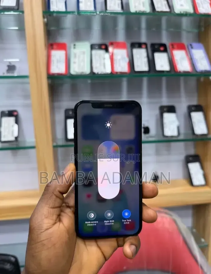 Nouveau Apple iPhone 12 64 GB Noir