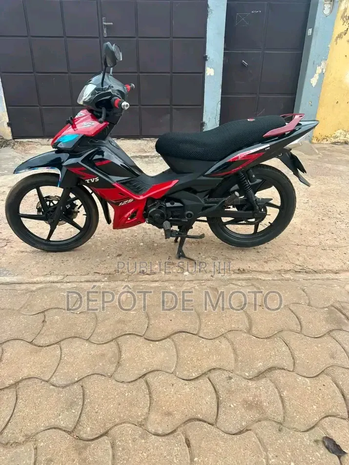 Nouveau TVS Rockz 125 2025 Rouge