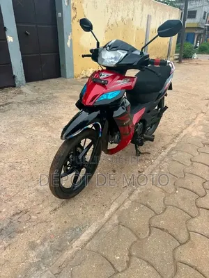Nouveau TVS Rockz 125 2025 Rouge