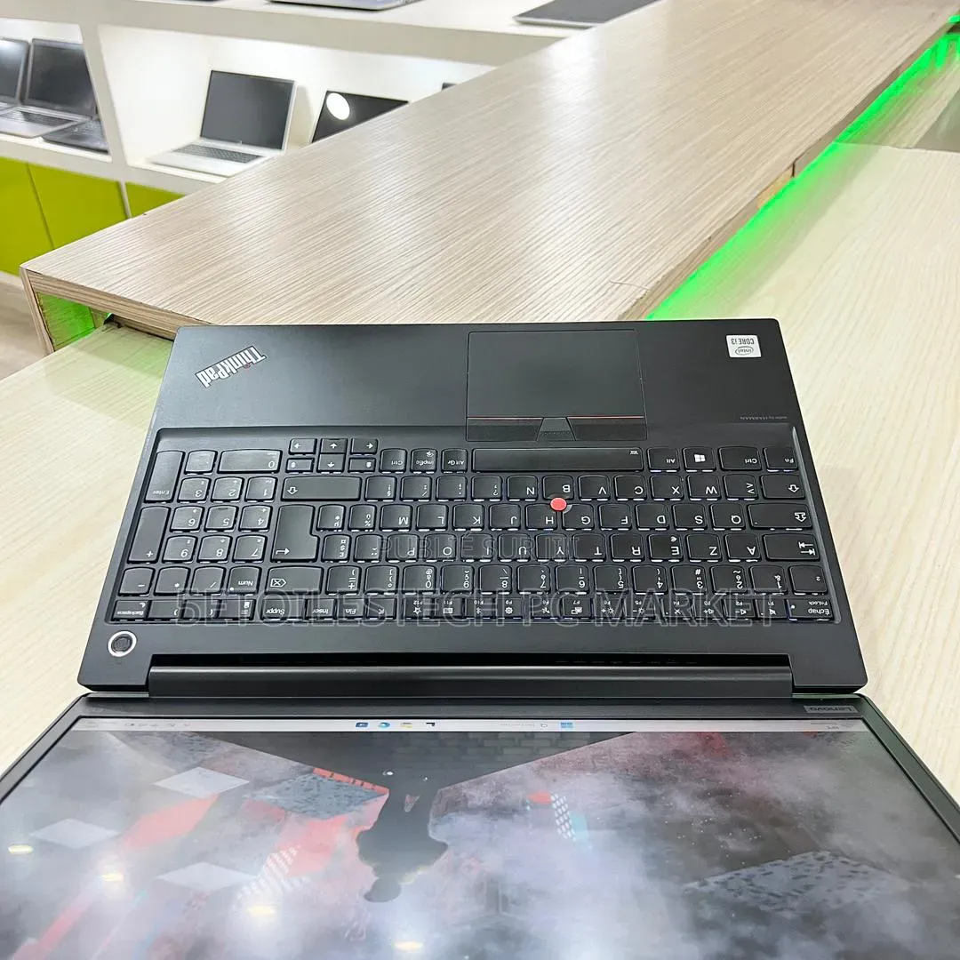 Nouveau Lenovo ThinkPad E15 8GB Intel Core i3 SSD 256GB