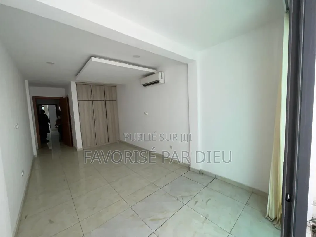 3chbre Maison dans Cocody à Vendre