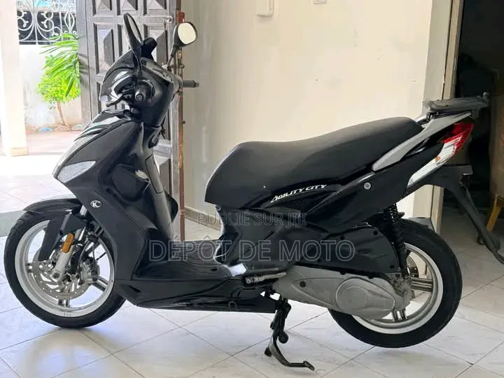Nouveau Yamaha DT125 2025 Noir
