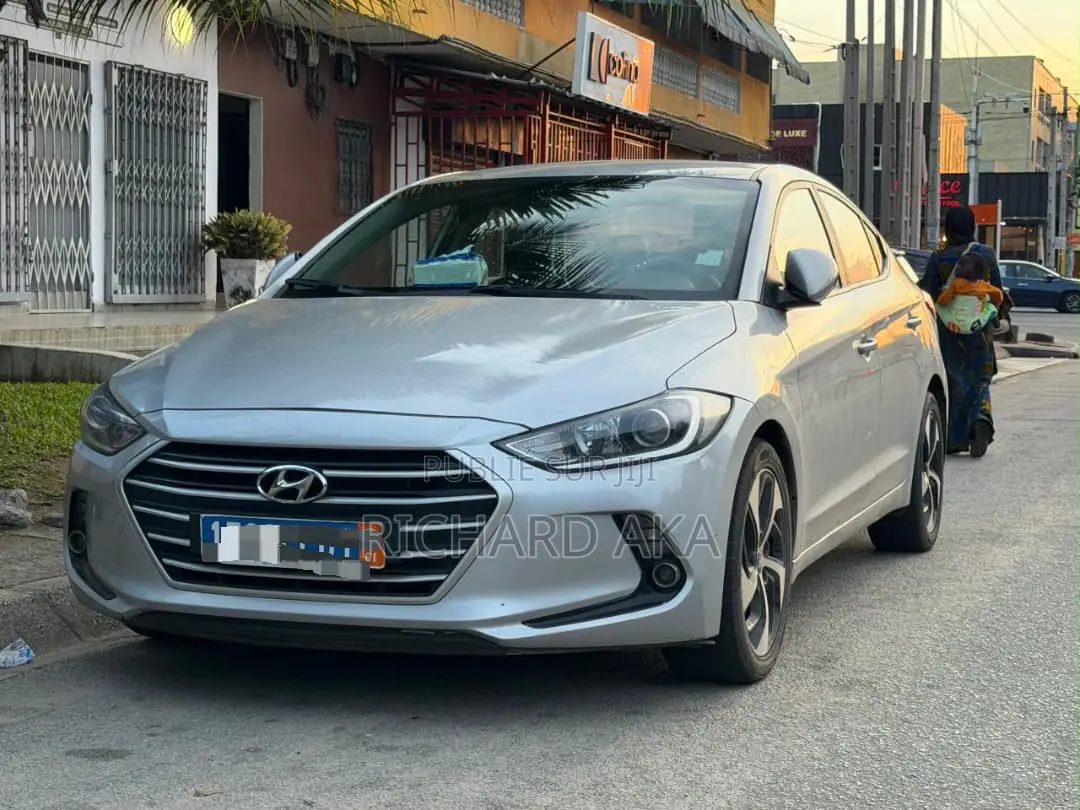 Hyundai Avante 2018 Gris