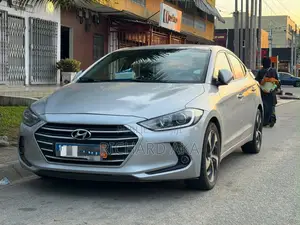 Hyundai Avante 2018 Gris