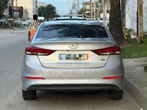 Hyundai Avante 2018 Gris