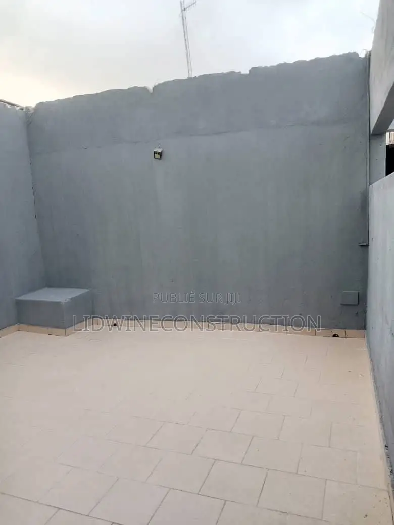 3chbre Villa dans Cocody à Vendre